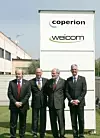Nach der Vertragsunterzeichnung (v.l.n.r.): Dr. Pierluigi Mondati von Coperion in Italien, Günter Bachmann von Coperion in Stuttgart, Francesco Bassi von der Eigentümerfamilie von Weicom und Axel Kiefer von Coperion in Deutschland (Bild: Coperion)