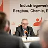 Der Gewerkschaftsvorsitzende Michael Vassiliadis auf der Jahrespressekonferenz in Hannover.