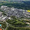 Ab dem Sommer 2025 will Pruvia eine Plastic-to-Oil-Anlage im Chemiepark Gendorf errichten. In dieser plant das Fürther Unternehmen, nicht-recycelbare Kunststoffabfälle mittels eines kontinuierlichen Pyrolyse-Prozesses in Naphtha umzuwandeln.