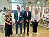 Das Chemieunternehmen Evonik hat am Standort Rheinfelden eine Demonstrationsanlage für grünen Wasserstoff in Betrieb genommen. Diese entstand in Kooperation mit dem Fraunhofer-Institut für Grenzflächen- und Bioverfahrenstechnik IGB.Die Smart-Bio-H2-BW genannte Anlage nutzt in der Produktion anfallende Spülwässer und Reststoffe, um daraus mithilfe zweier gekoppelter biotechnologischer Verfahren grünen Wasserstoff und organische Grundstoffe herzustellen. Die Anlage wurde vom Fraunhofer-Institut für Grenzflächen- und Bioverfahrenstechnik IGB konzipiert, geplant und aufgebaut. Sie besteht aus zwei gekoppelten Verfahrensmodulen zur biotechnologischen Produktion von Wasserstoff: der fermentativen Dunkelphotosynthese durch Purpurbakterien und einem zweistufigen Prozess mit Mikroalgen.