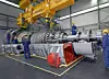 Die von Siemens entwickelte Gasturbine SGT5-8000H hat eine Nennleistung von 375 MW. Im Bild die Montage der SGT5-8000H im Gasturbinenwerk Berlin kurz vor der Auslieferung (Bild: Siemens)