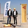 Sika und Sulzer beabsichtigen, ein System zum Sammeln, Aufbereiten und Wiederverwenden von Baukunststoffen mittels mechanischer und chemischer Verfahren zu entwickeln. Dafür wollen sich die Partner jeweils zu 50 % an einem Joint Venture beteiligen.