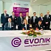 Vertreter von Evonik und Fuhua unterschreiben in Hanau einen Lizenzvertrag für eine Wasserstoffperoxid-Anlage mit Evonik-Technologie; Anlagenbau, Photovoltaik, Solarenergie, China, Solarmodule