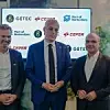 Thomas Schoepke, Mitglied des Getec Group Executive Committee, Edwin Van Espen, Direktor des Hafens von Rotterdam, und Carlos Barrasa, EVP Clean Energies bei Cepsa.