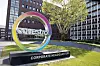 Covestro-Logo vor der Firmenzentrale