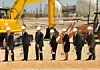 Vertreter von Exxonmobil Chemical beim Spatenstich auf der neuen Anlage für synthetische Schmiermittel Basisöle in Baytown, Texas (Bild: Business Wire)