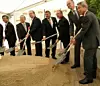 Grundsteinlegung in Bitterfeld am 1. Oktober 2012. Mit dabei: der japanische Botschafter in Deutschland, Takeshi Nakane (2.v.l.), und Dr. Reiner Haseloff (3.v.l), Ministerpräsident von Sachsen- Anhalt sowie Vertreter der Gesellschafter von Hi-Bis (Bild: P