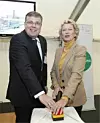 Die Frankfurter Oberbürgermeisterin Petra Roth und Dr. Roland Mohr, Geschäftsführer von Infraserv Höchst, nahmen die neue Gasturbinenanlage im Industriepark Höchst offiziell in Betrieb