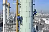 Bilfinger-Techniker mit Seilzugang an der Shell-Raffinerie Pernis