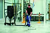 Mann mit Industriesauger