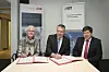 Unterzeichneten die Verlängerung des Rahmenabkommens: Dr. Elke Luise Barnstedt, Vizepräsidentin des KIT für Personal und Recht, Hans-Georg Krabbe, Vorstandsvorsitzender der ABB AG, Professor Thomas Hirth, Vizepräsident des KIT für Innovation und Internationales