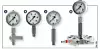 Manometer mit Überlastschutzvorrichtung (a), mit externer Drosselvorrichtung (b), mit Wassersackrohr in Kompaktausführung (c) sowie mit Drossel, kompaktem Wassersackrohr und Monoflansch (d). Bild: Wika