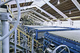 Der Chemikalienproduzent AGC Vinythai hat die Kapazität seiner Chlor-Alkali-Anlage im thailändischen Map Ta Phut um die Produktion von 200.000 t/a Natronlauge aufgestockt. Der installierte bipolare Ionenaustauschmembran-Elektrolyseur stammt von Thyssenkrupp Nucera.