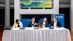 BASF und Schütz haben einen Ansiedlungsvertrag unterzeichnet. Dieser sieht den Bau eines hochautomatisierten Produktions- und Lagerstandorts für Intermediate Bulk Container auf dem Gelände des Chemiekonzerns in Ludwigshafen vor.