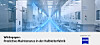 Heller Gang in einer Halbleiterfabrik mit blauer digitaler Liniengrafik und Zeiss-Whitepaper-Hinweis.