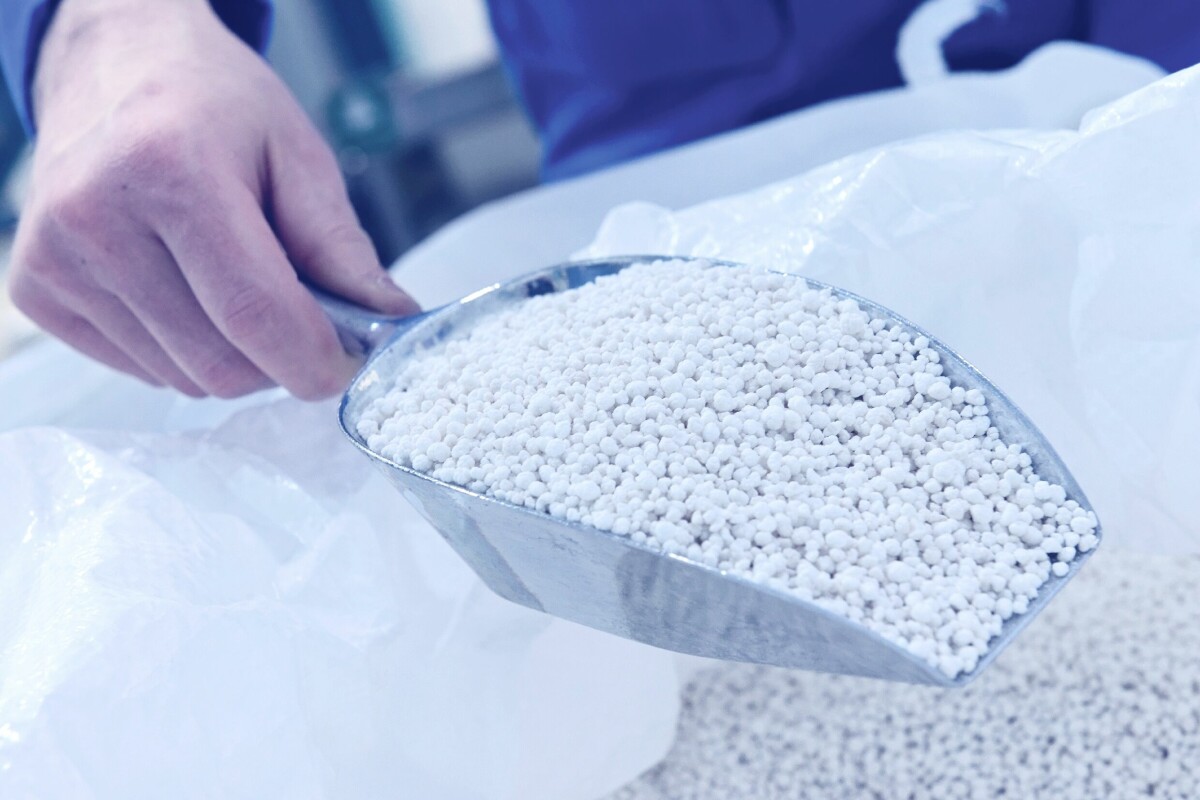 dünger zimmerpflanzen bio Lebender Dünger Organic-Balance für Zimmerpflanzen und Blüher main image 0